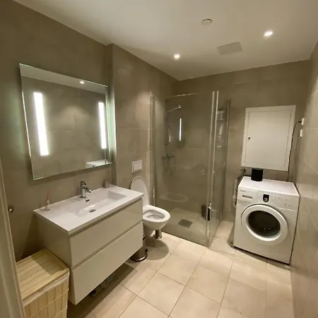 Апартаменти Sentral Moderne Med To Soverom *